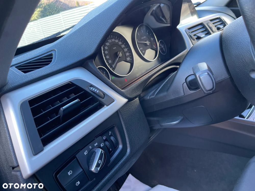 BMW Seria 3 318d Blue Performance Modern Line - 25