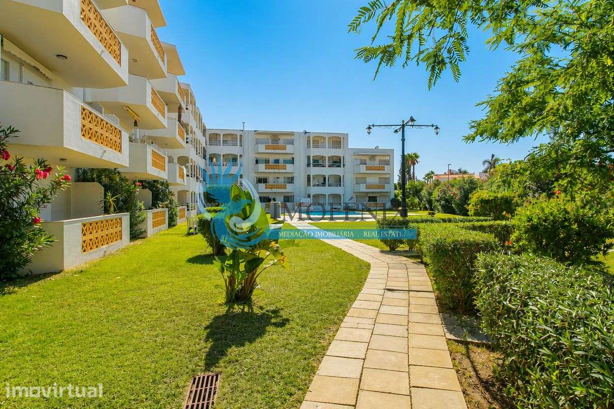 Apartamento T1+1 com Piscinas e Varanda em Albufeira - Grande imagem: 2/14
