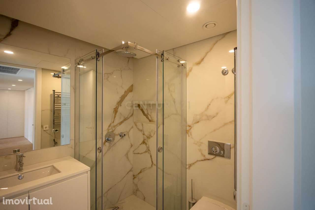 Apartamento T4 com estacionamento e piscina - Areeiro - Grande imagem: 4/17