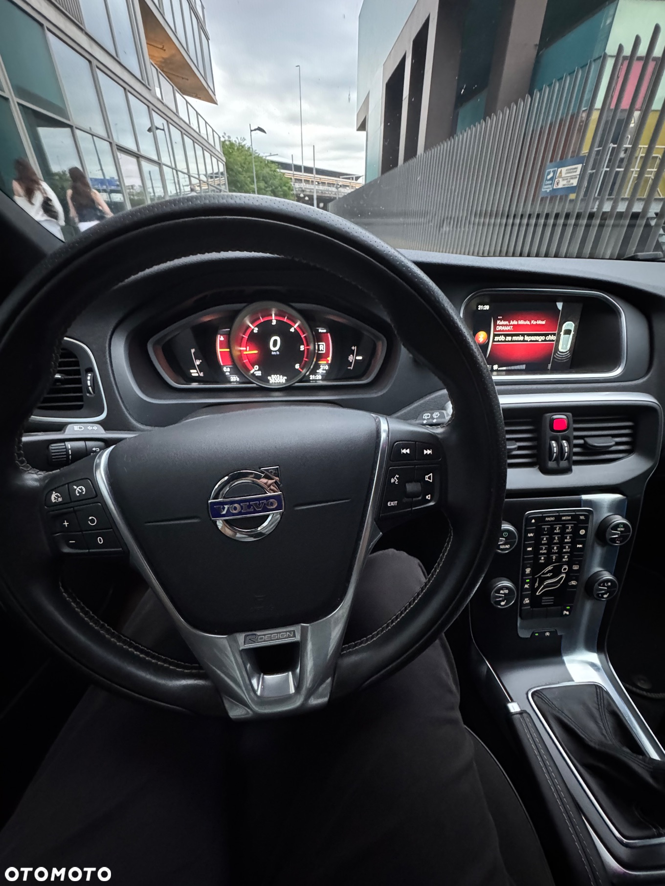 Volvo V40 D2 Drive-E R-Design Momentum - 16