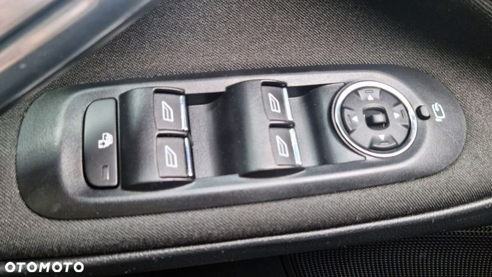 Ford S-Max - 17