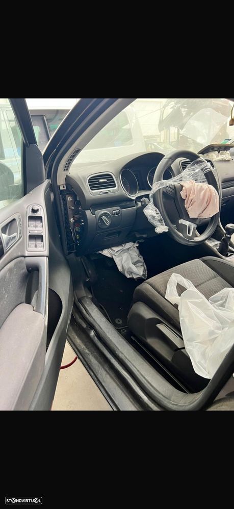 VW Golf 2.0 TDi Confortline - 3