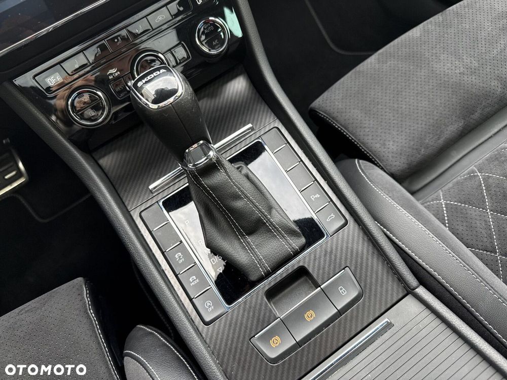 Skoda Superb 2.0 TDI SCR Sportline DSG - 28