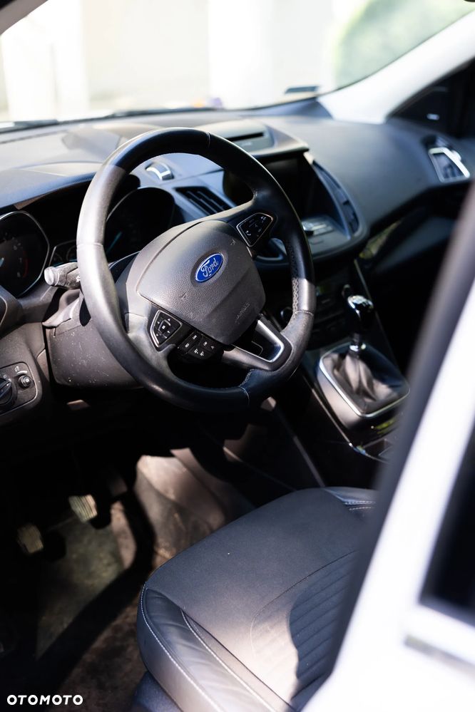 Ford Kuga 1.5 EcoBoost FWD Titanium - 6