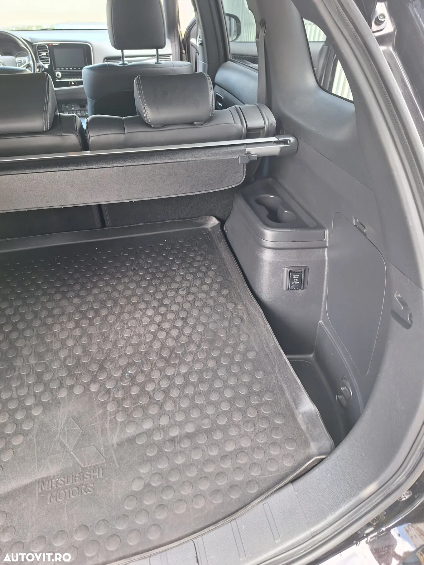 Mitsubishi Outlander 2.4 4WD Plug-In Hybrid Top - 21