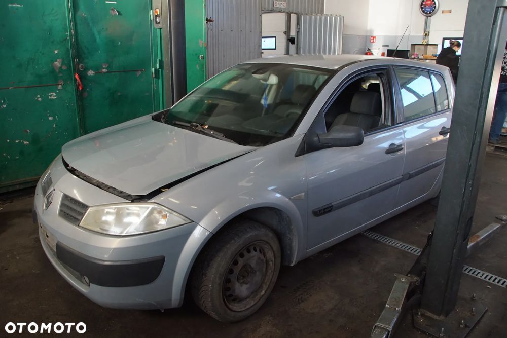 Auto na części - Renault Megane II 1.4 16V 98 KM K4J730 JH3105 TEA19 2003R Silnik Skrzynia Drzwi Maska Klapa Błotnik Zderzak Klapa Klamka Lusterko Klamka Szyba Deska Kokpit Sterownik Moduł Czujnik Licznik Panel Kierownica - 4