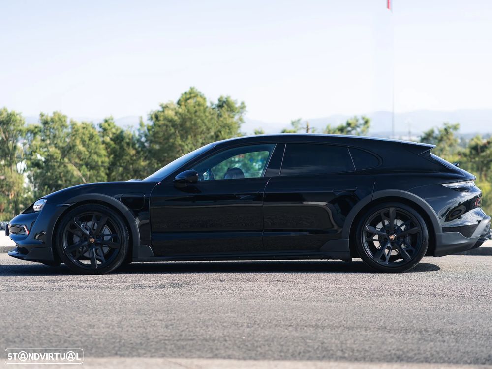 Porsche Taycan Cross Turismo 4 - 3