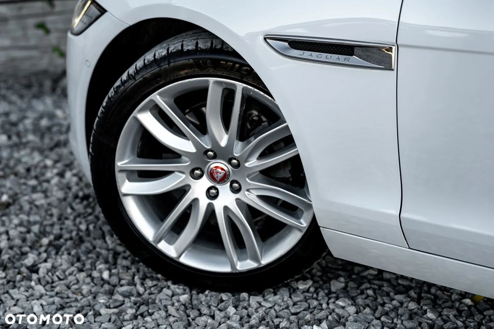 Jaguar XF 20d Prestige - 16