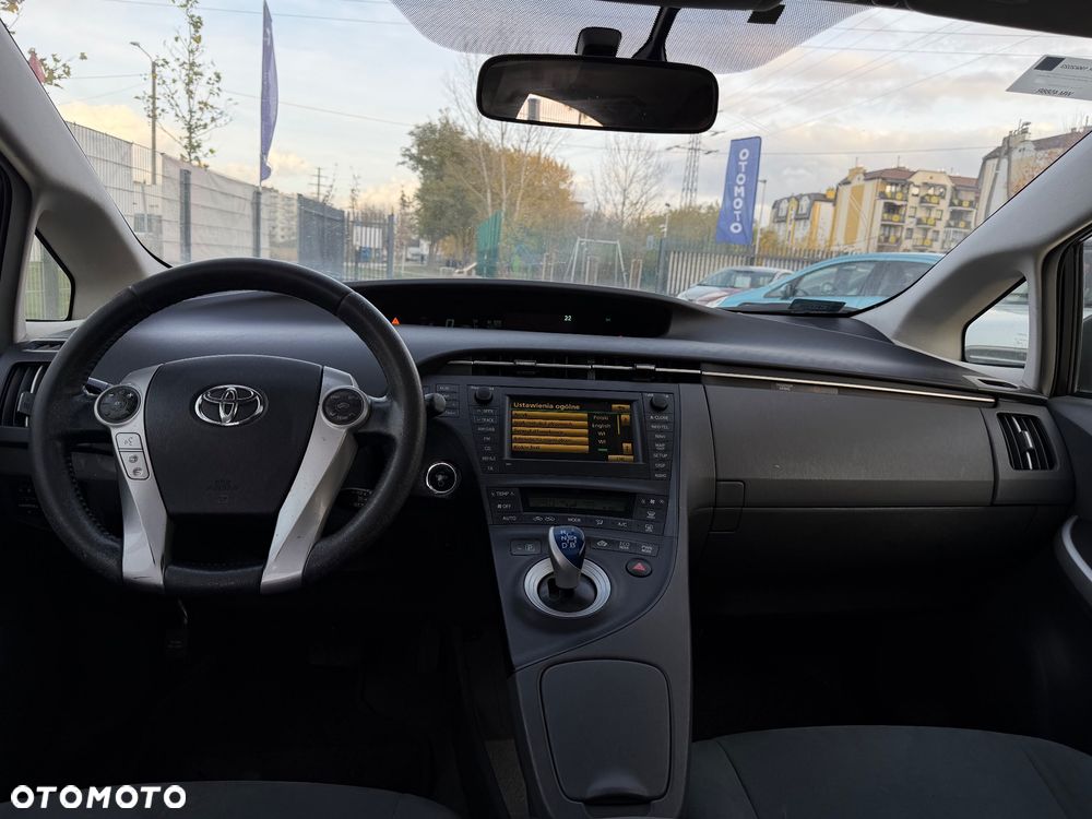 Toyota Prius (Hybrid) Executive - 16