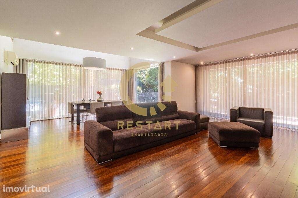 Moradia T5 no Centro de Ermesinde com Áreas Generosas, Jardim e Terraç - Grande imagem: 3/52