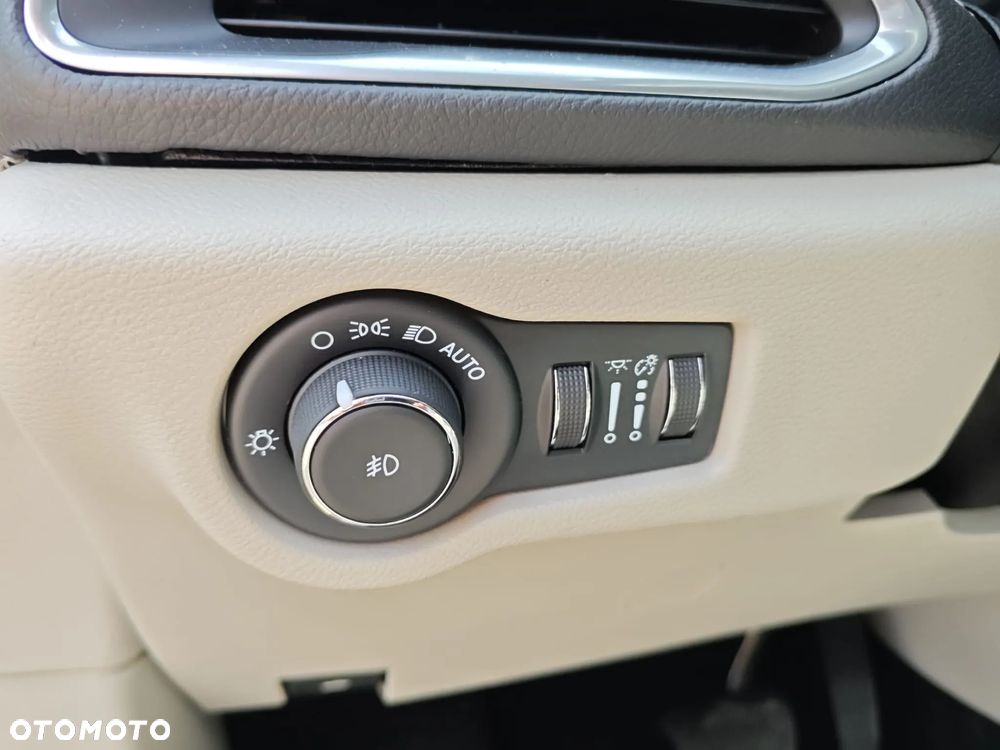 Chrysler Pacifica - 34