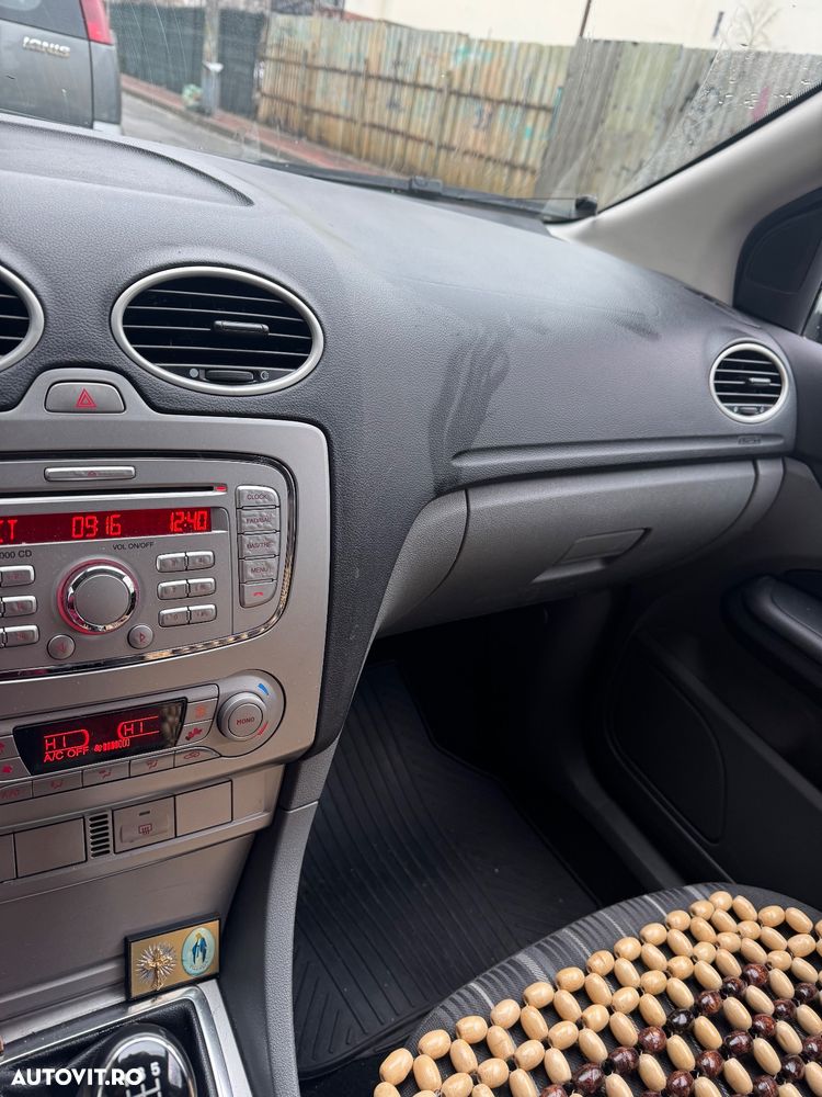 Ford Focus 1.6 Ambiente - 9
