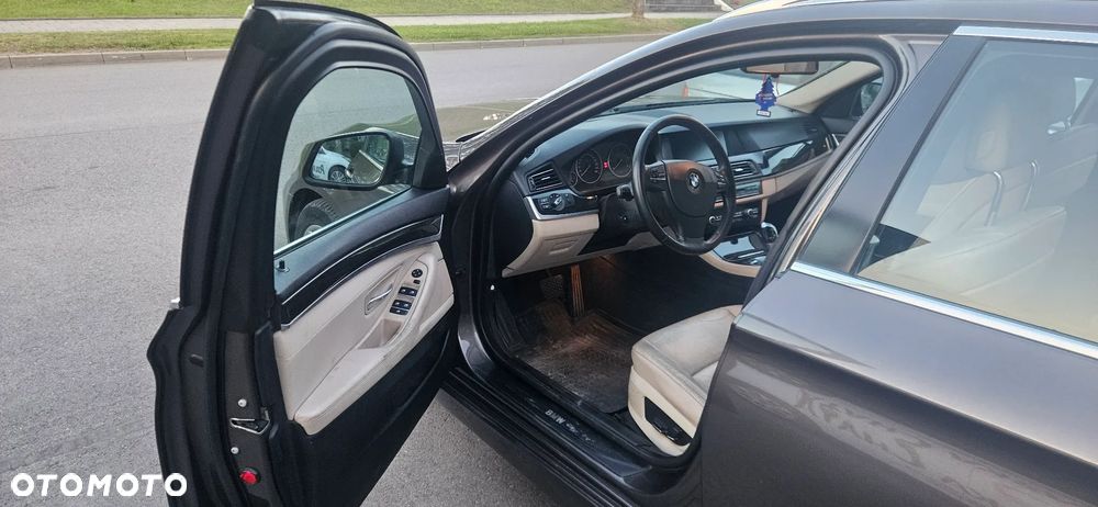 BMW Seria 5 525d - 10