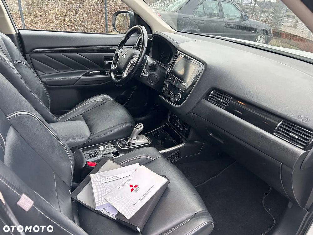 Mitsubishi Outlander 2.0 4WD Top - 23