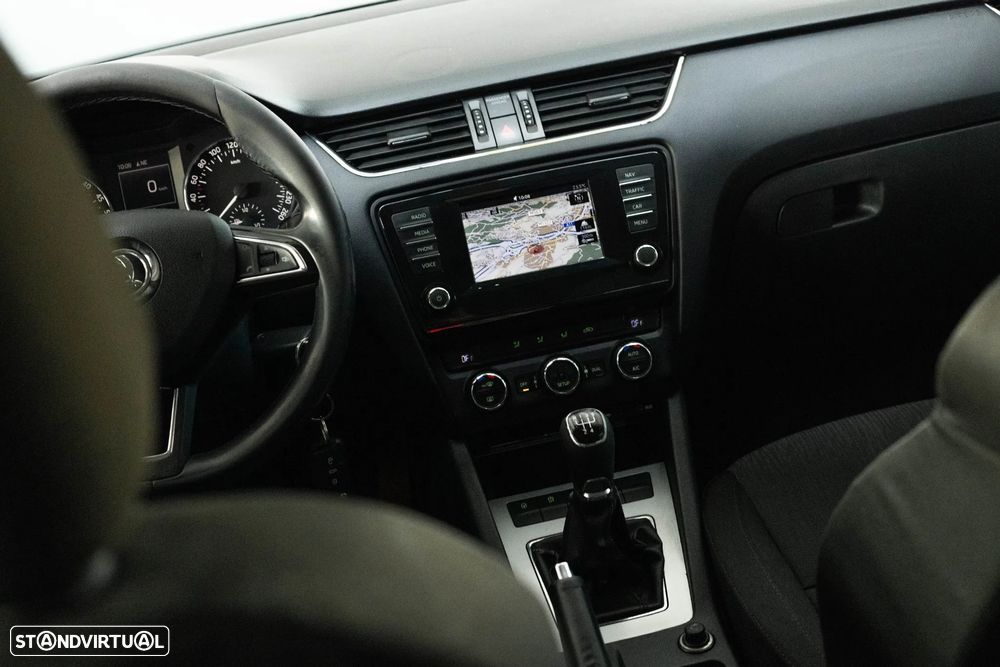 Skoda Octavia Break 1.6 TDi Sportline - 18