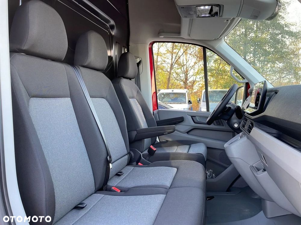 Volkswagen Crafter 35 Furgon z wysokim dachem silnik: 2,0 l EU6 177 KM automatyczna r. o.: 3640 mm - 13