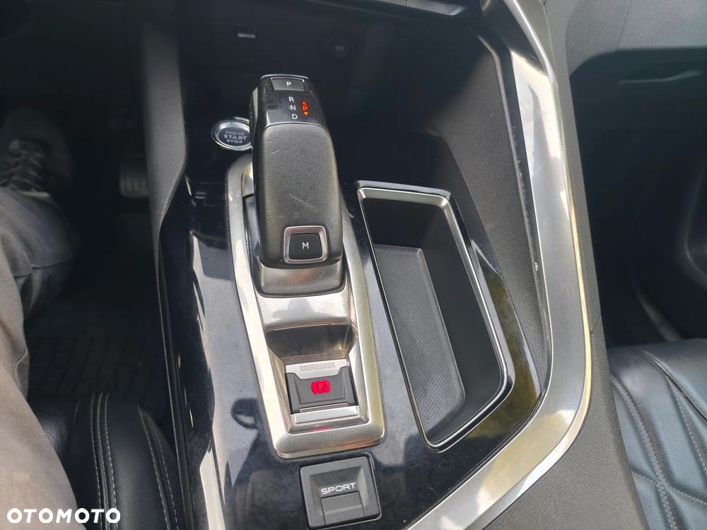 Peugeot 3008 BlueHDi 130 Stop & Start EAT8 Allure - 17