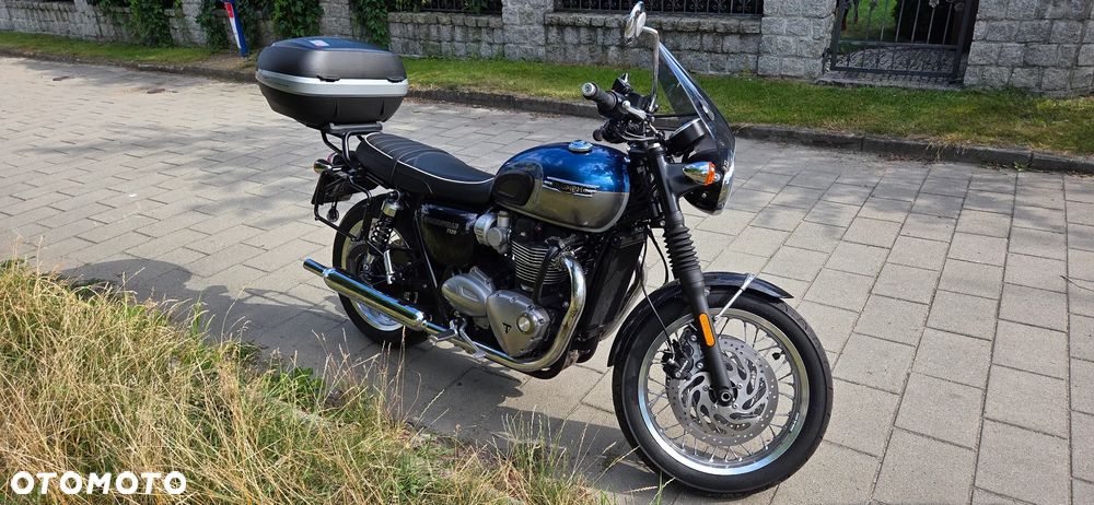 Triumph Bonneville - 4
