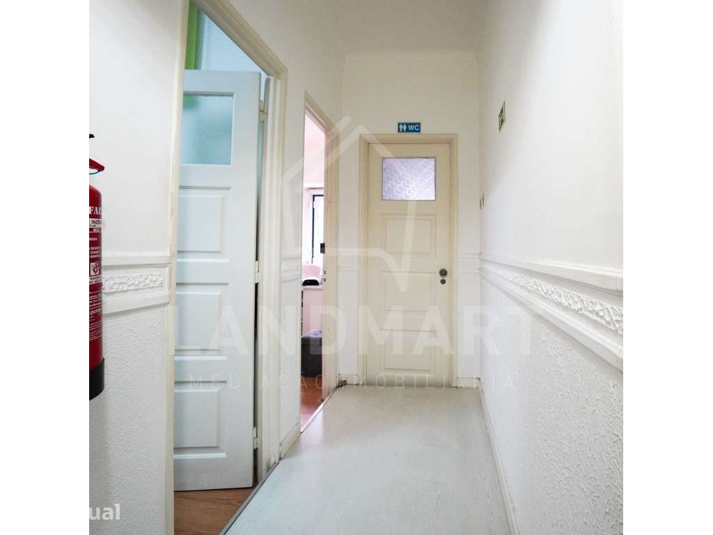 Apartamento T2+1, no coração da Vila da Nazaré - Grande imagem: 3/16
