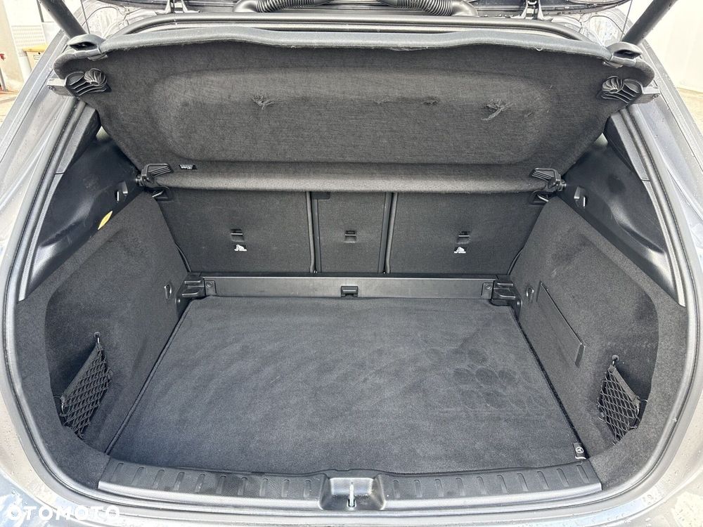 Mercedes-Benz GLA - 27