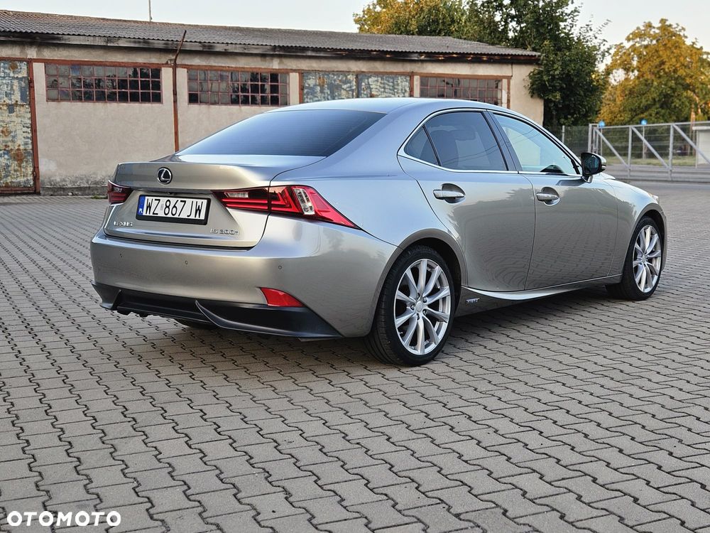 Lexus IS 300h Comfort - 8