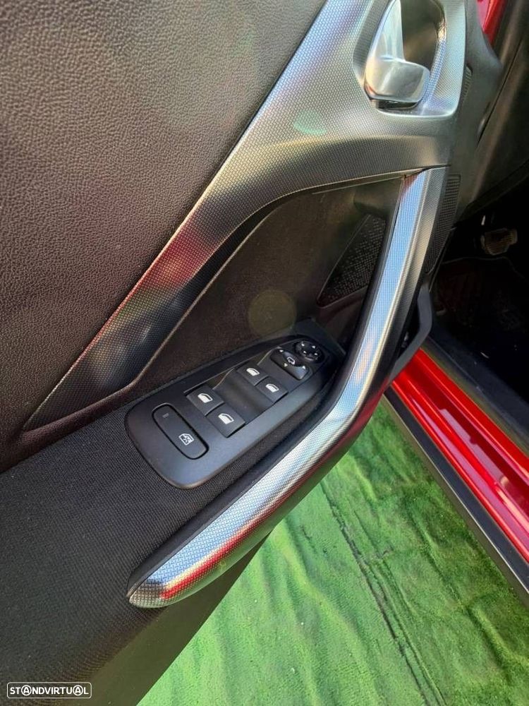 Peugeot 2008 1.2 PureTech Allure EAT6 - 23