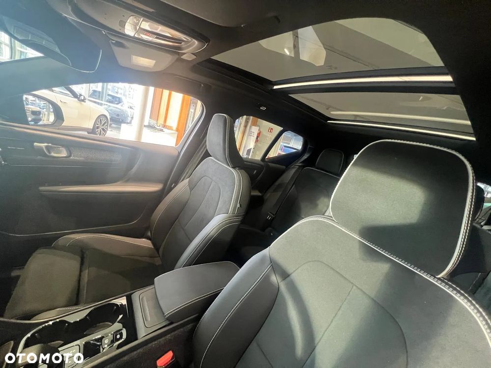 Volvo XC 40 B4 B AWD DKG Ultimate Dark - 20