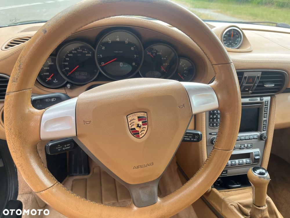 Porsche 911 Carrera - 13