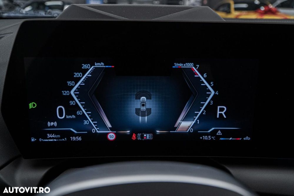 BMW Seria 1 120 AT MHEV - 38