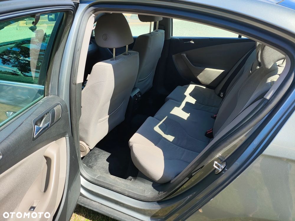 Volkswagen Passat 2.0 FSI Comfortline - 11