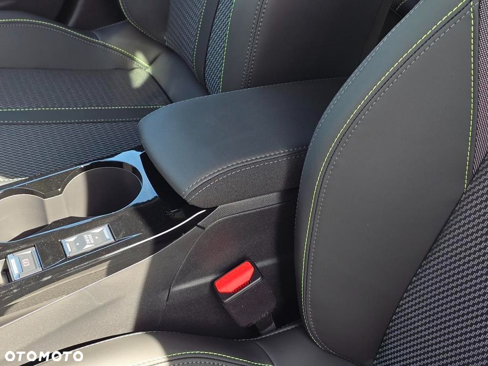 Peugeot 2008 PureTech mHEV GT e-DCS6 - 17