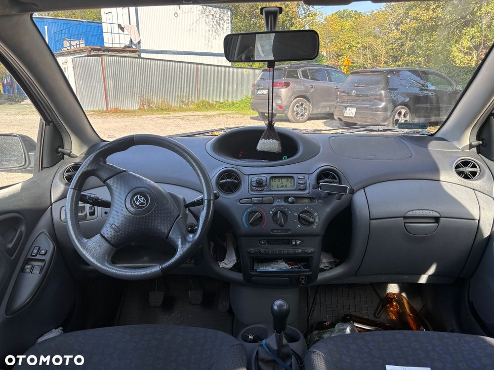 Toyota Yaris 1.0 Base - 5