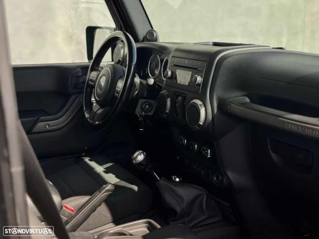Jeep Wrangler Unlimited 2.8 CRD DPF Auto Sport - 13