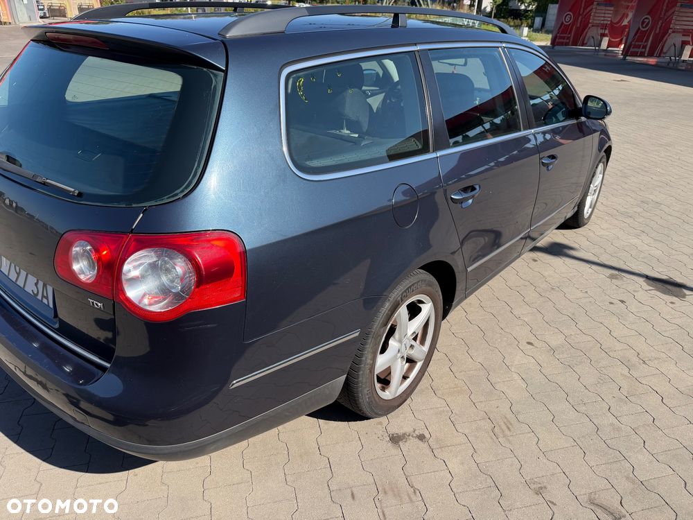 Volkswagen Passat - 4
