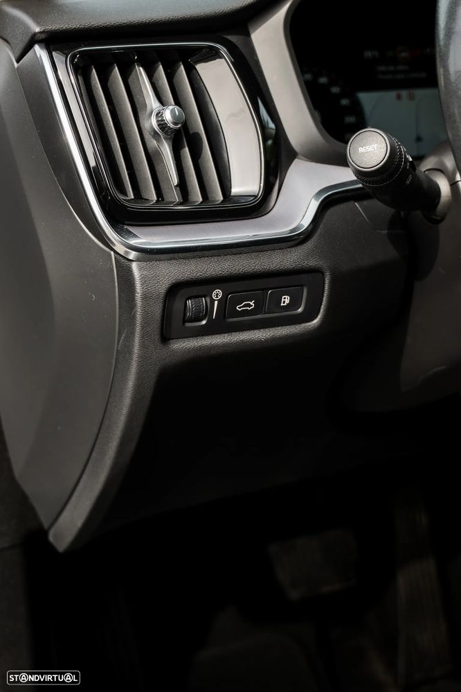 Volvo V60 2.0 T6 AWD TE R-Design - 27