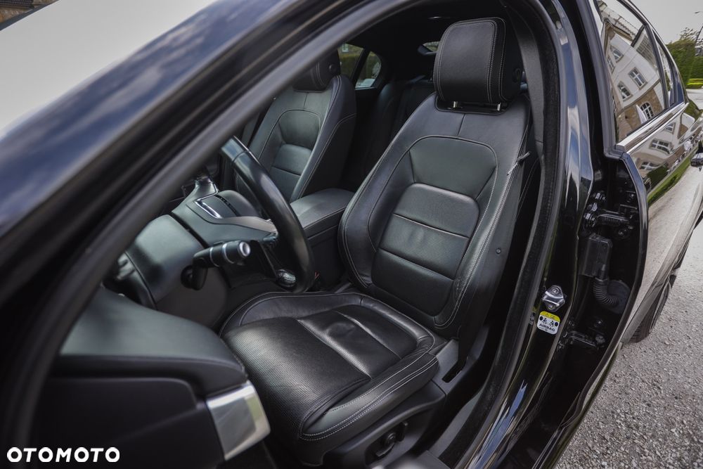 Jaguar XE 20d R-Sport - 18
