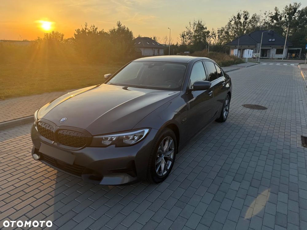 BMW Seria 3 330e Sport Line - 2