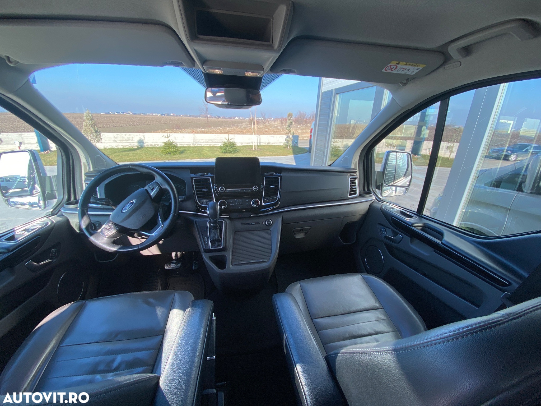 Ford Tourneo Custom Bus 320 2.0 EcoBlue 185 CP L2H1 Titanium X Aut. - 27