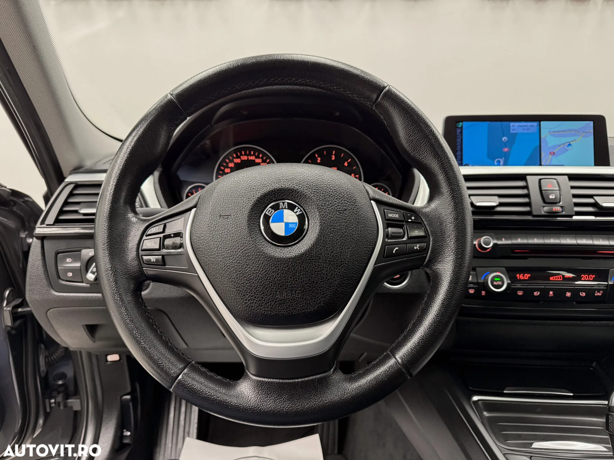 BMW Seria 3 320d Touring Aut. Modern Line - 25