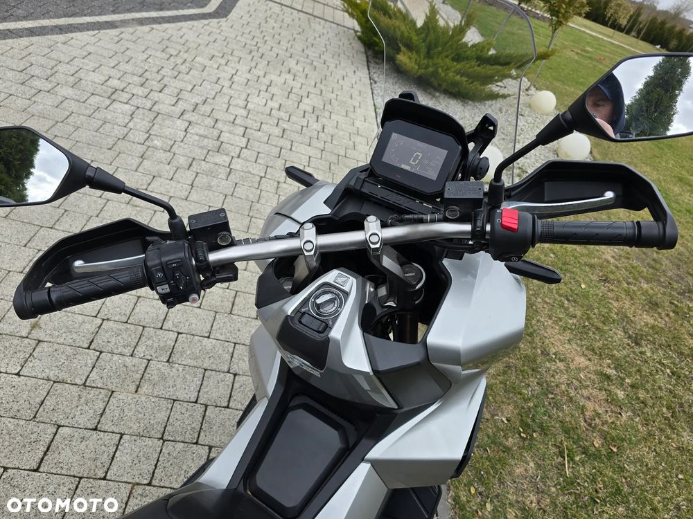 Honda ADV350 - 8