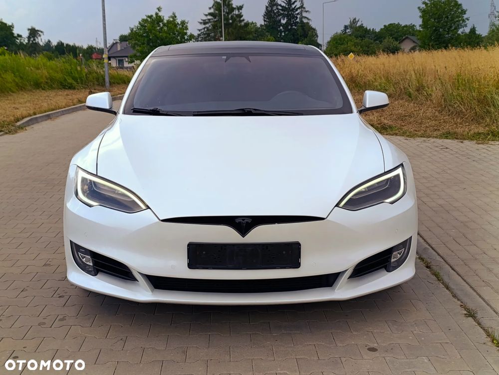 Tesla Model S - 10