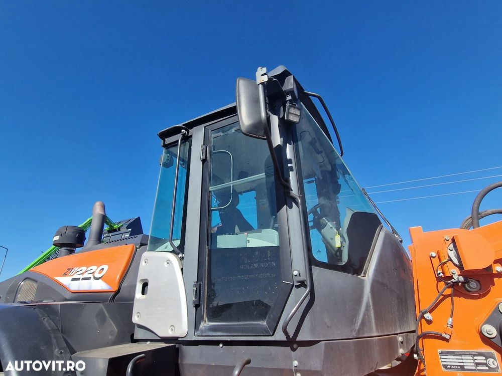 Hitachi ZW220, CUPA 3,5mc, 2018, 24.,392km, 5.880h, consum mediu 8l/h, Gresare automata, Anv MICHELIN 60% OK, ridica 15t, motor 201CP stage IV, basculare cupa la 4,2m, CUPLA RAPIDA, Posibilitate leasing 3 ani, PROMOTIE 86900 EUR+Tva - 26