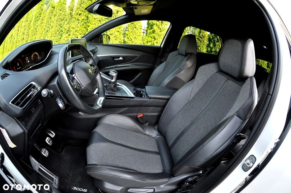 Peugeot 3008 1.2 PureTech Allure S&S - 19