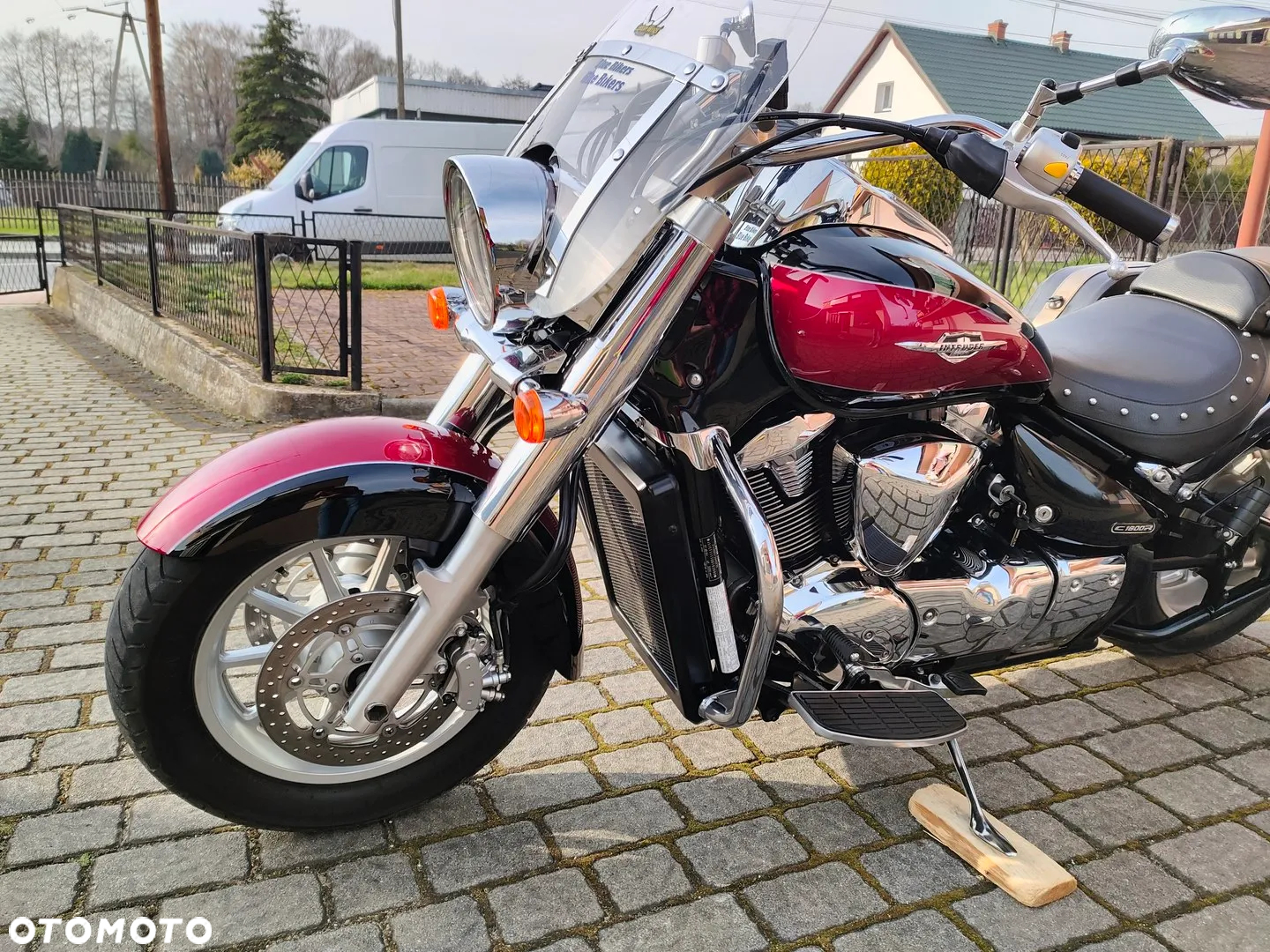 Suzuki Intruder - 12