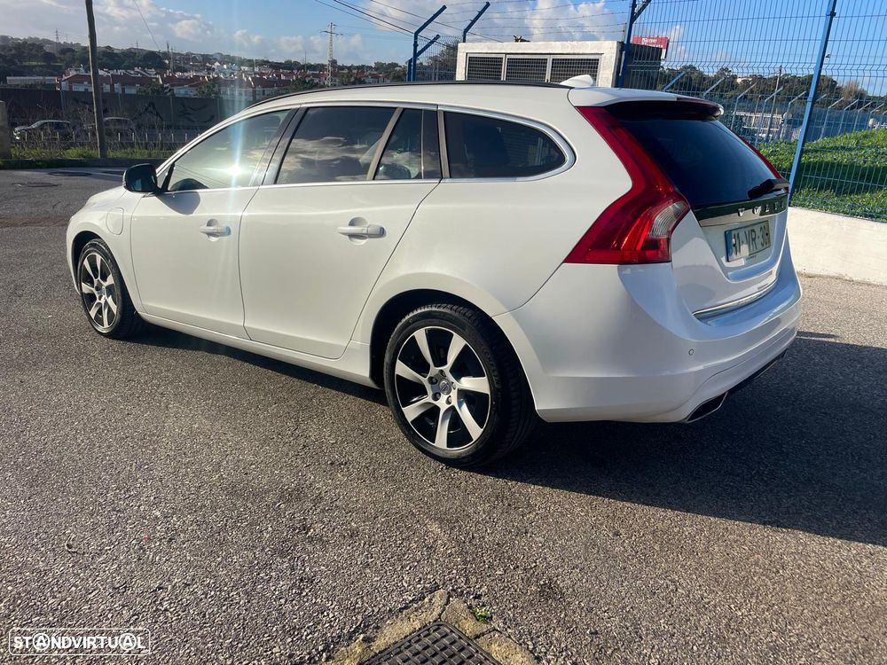 Volvo V60 D6 Twin Engine Geartronic Momentum — fotografia 2