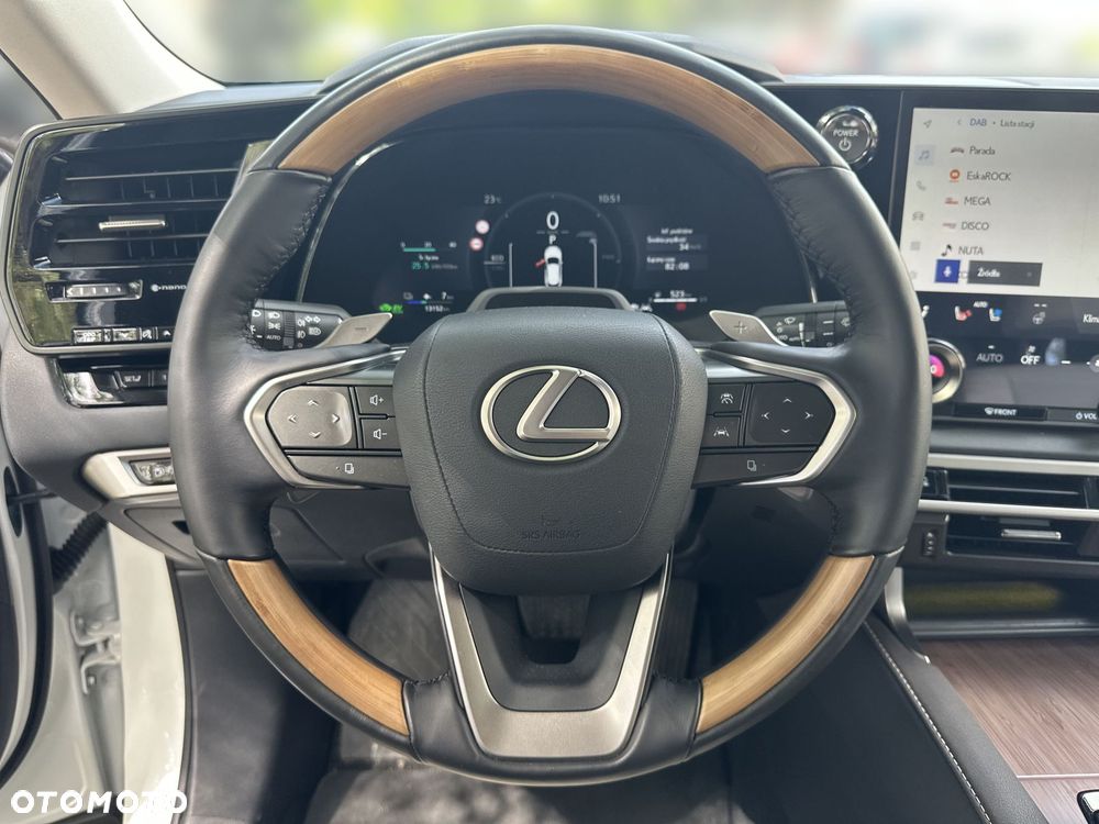 Lexus RX 450h+ Omotenashi - 15