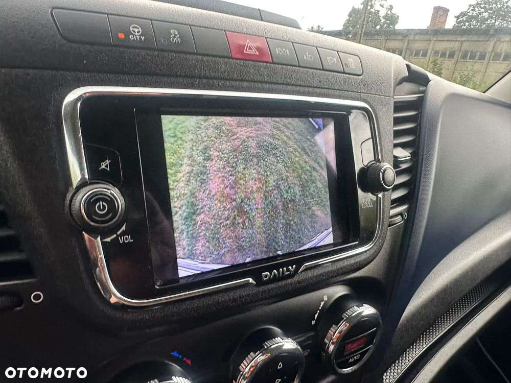 Iveco Daily 35-160 KONTENER+WINDA (udźwig 750kg) 2.3 diesel 156 kM automat 2021 DRZWI W KONTENERZE Z OBU STRON, WEBASTO, KAMERA COFANIA! - 21