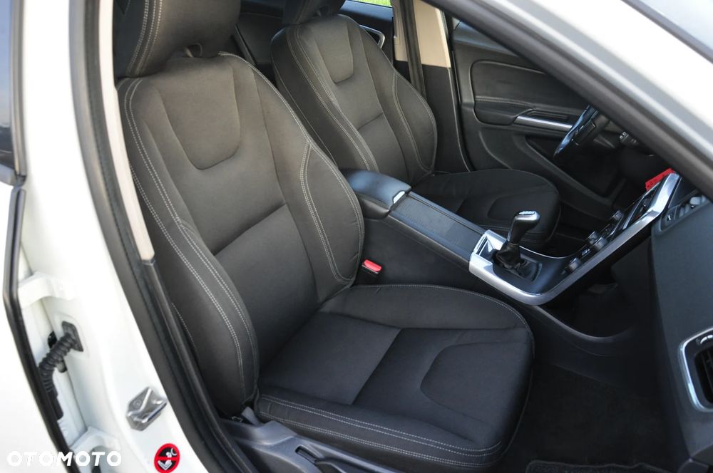 Volvo V60 D3 Summum - 11