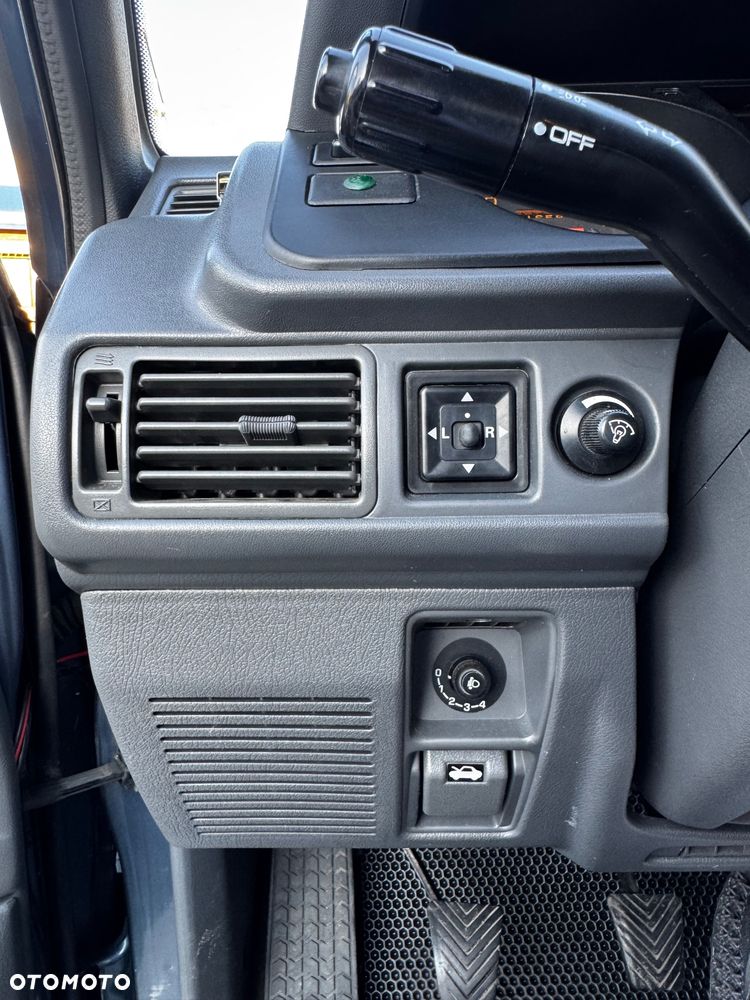 Mitsubishi Pajero - 16
