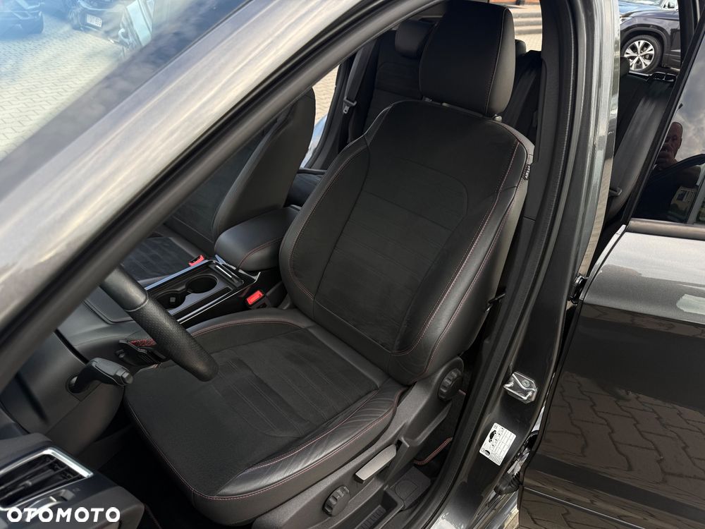 Ford Kuga 2.0 EcoBlue ST-LINE - 28